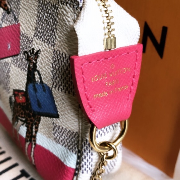 Excellent condition Louis Vuitton mini pochette. - Picture 4 of 8